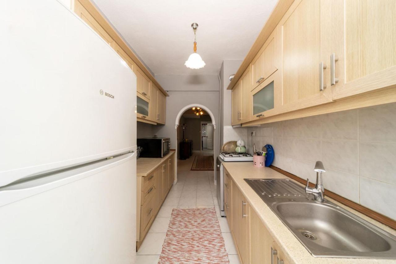 Colorful Flat Close To The Coast In Muratpasa Daire *